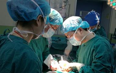 天津醫科大學腫瘤醫院收治第二例胃癌“鏡面人” 手術反著做